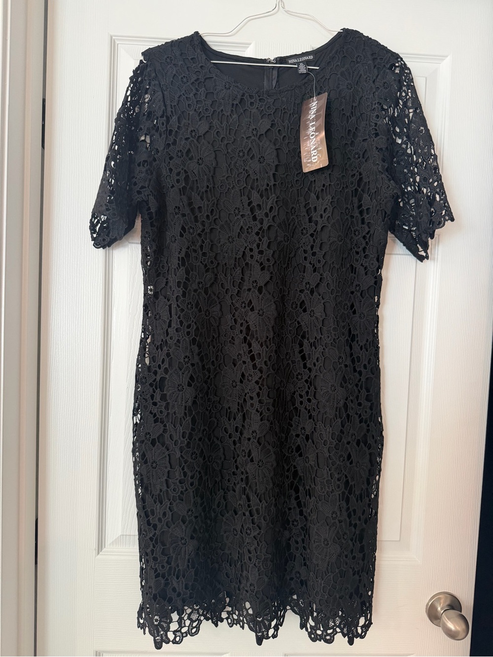 Nina Leonard Crew Neck 3/4 Sleeve Bodycon Zipper Back Floral Lace Dress